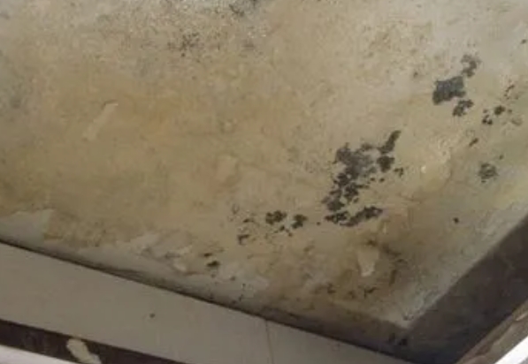 永嘉阳台漏水维修公司分享下永嘉卫生间渗水维修需要注意哪些问题。